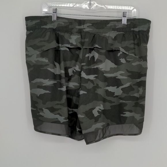 Athleta Women's Printed Mesh Racer Run Short 4" Size 1X Camo Print Stretch - Picture 8 of 13